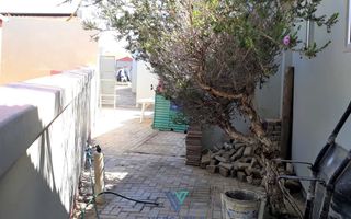4 Bedroom House For Sale in Henties Bay Central