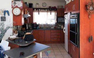4 Bedroom House For Sale in Henties Bay Central