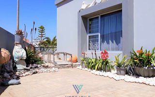 4 Bedroom House For Sale in Henties Bay Central