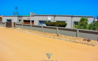 4 Bedroom House For Sale in Henties Bay Central