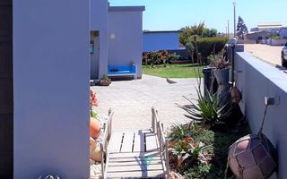 4 Bedroom House For Sale in Henties Bay Central