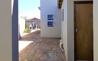 4 Bedroom House For Sale in Henties Bay Central
