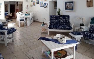 4 Bedroom House For Sale in Henties Bay Central