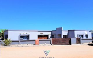 4 Bedroom House For Sale in Henties Bay Central