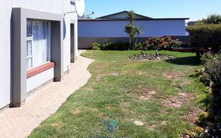 4 Bedroom House For Sale in Henties Bay Central