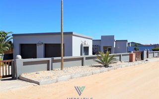 4 Bedroom House For Sale in Henties Bay Central