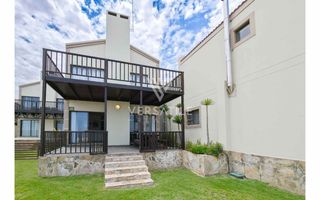 3 Bedroom House To Rent in Long Beach