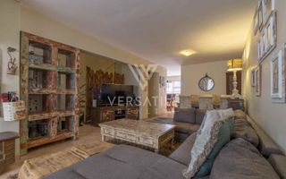 3 Bedroom Townhouse For Sale in Long Beach