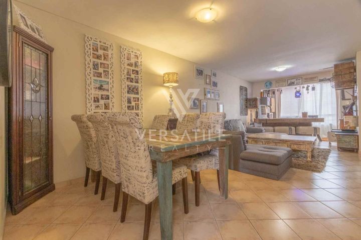 3 Bedroom Townhouse For Sale in Long Beach