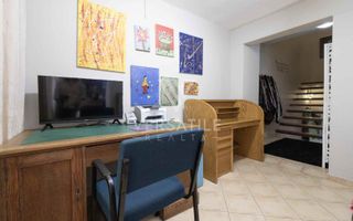 3 Bedroom Townhouse For Sale in Long Beach