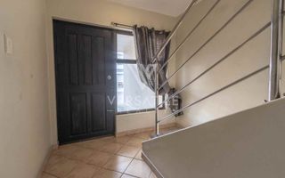 3 Bedroom Townhouse For Sale in Long Beach