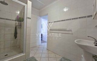 3 Bedroom Townhouse For Sale in Long Beach