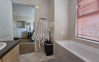 3 Bedroom Townhouse For Sale in Long Beach