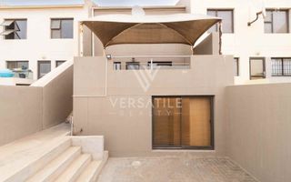 3 Bedroom Townhouse For Sale in Long Beach