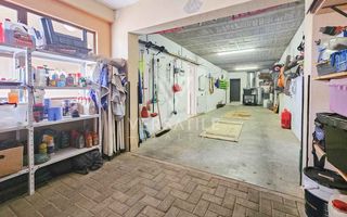 3 Bedroom Townhouse For Sale in Long Beach