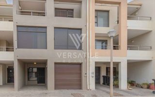 3 Bedroom Townhouse For Sale in Long Beach