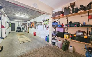 3 Bedroom Townhouse For Sale in Long Beach