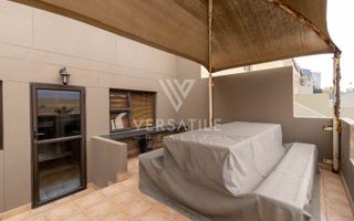 3 Bedroom Townhouse For Sale in Long Beach