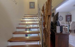 3 Bedroom Townhouse For Sale in Long Beach