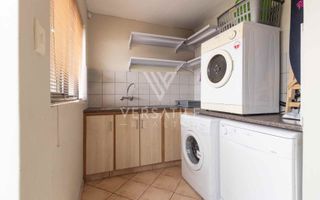 3 Bedroom Townhouse For Sale in Long Beach