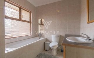 3 Bedroom Townhouse For Sale in Long Beach