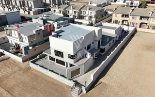 4 Bedroom House For Sale in Mile 4