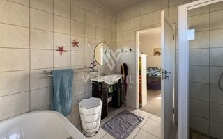 4 Bedroom House For Sale in Mile 4