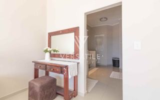 3 Bedroom Townhouse To Rent in Long Beach