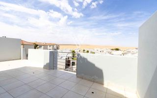 3 Bedroom Townhouse To Rent in Long Beach