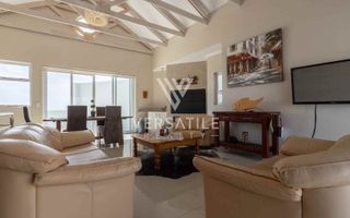 3 Bedroom Townhouse To Rent in Long Beach