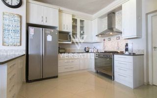 3 Bedroom Townhouse To Rent in Long Beach