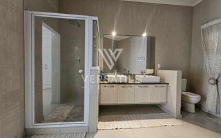 3 Bedroom Townhouse To Rent in Long Beach