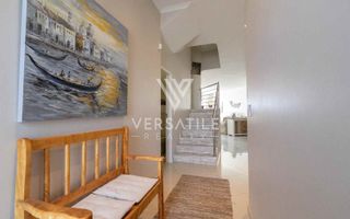 3 Bedroom Townhouse To Rent in Long Beach