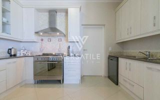 3 Bedroom Townhouse To Rent in Long Beach