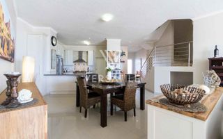 3 Bedroom Townhouse To Rent in Long Beach