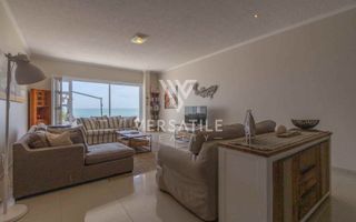 3 Bedroom Townhouse To Rent in Long Beach