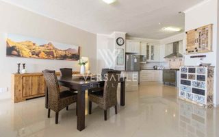 3 Bedroom Townhouse To Rent in Long Beach