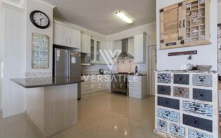 3 Bedroom Townhouse To Rent in Long Beach