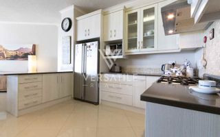 3 Bedroom Townhouse To Rent in Long Beach