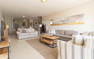 3 Bedroom Townhouse To Rent in Long Beach