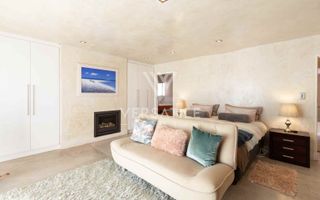 4 Bedroom House For Sale in Long Beach