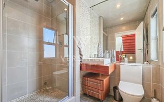 4 Bedroom House For Sale in Long Beach