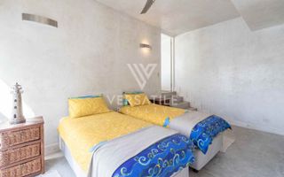 4 Bedroom House For Sale in Long Beach