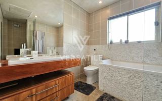 4 Bedroom House For Sale in Long Beach