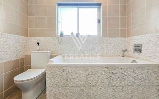 4 Bedroom House For Sale in Long Beach