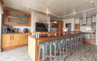 4 Bedroom House For Sale in Long Beach