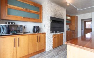 4 Bedroom House For Sale in Long Beach