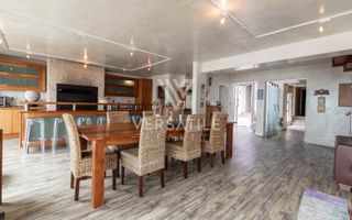 4 Bedroom House For Sale in Long Beach