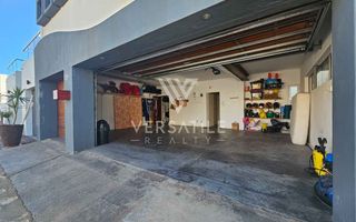 4 Bedroom House For Sale in Long Beach