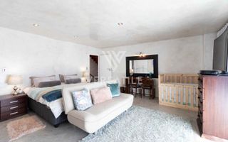 4 Bedroom House For Sale in Long Beach